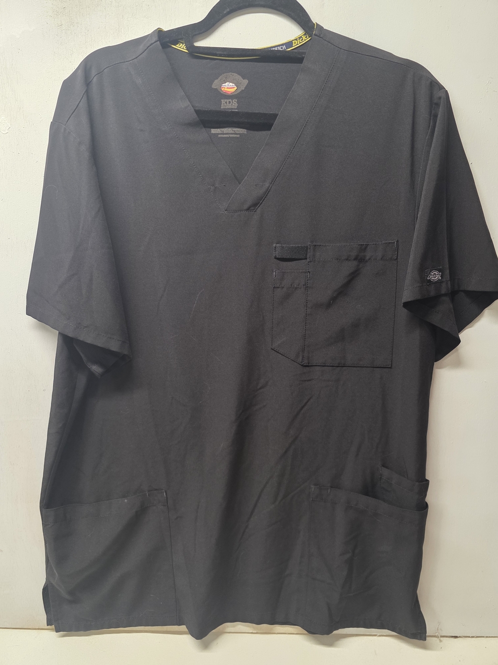 Dickies Men’s Black Scrub Top V-Neck - Size medium